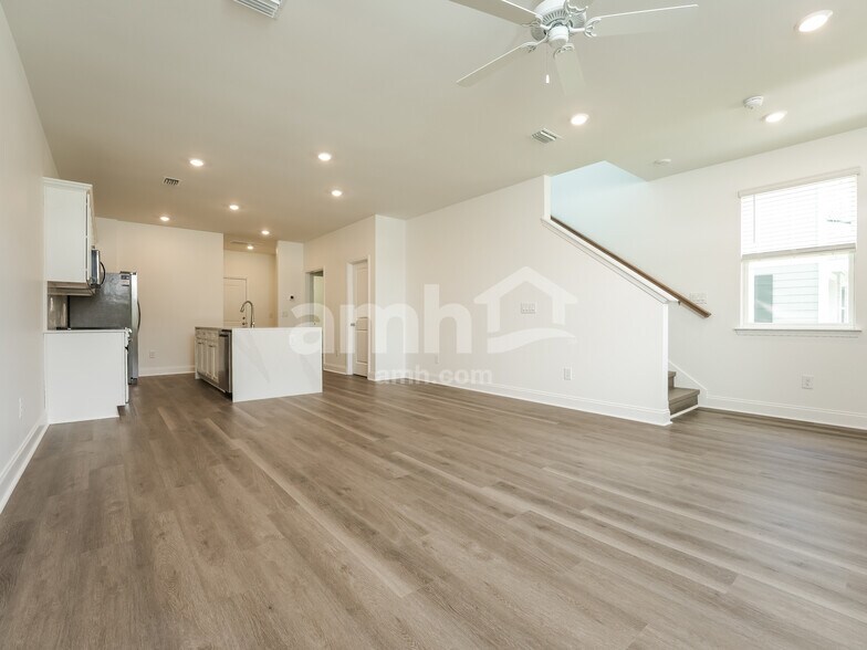 Building Photo - 104 Niven Ct