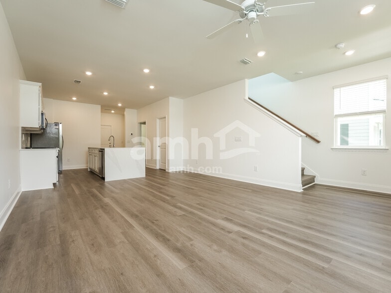 Building Photo - 106 Niven Ct
