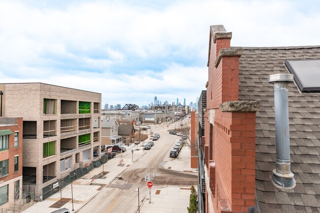 Building Photo - 2356 N Elston Ct
