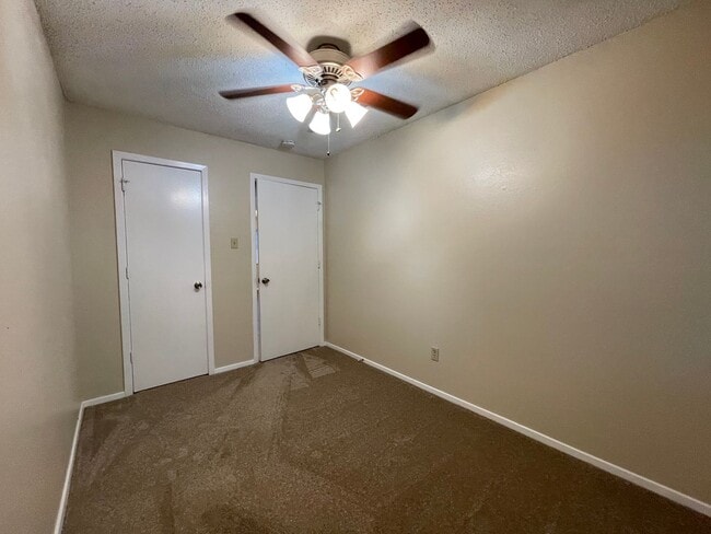 Building Photo - AVAILABLE NOW 2 BEDROOM 1 BATH DUPLEX IN H...
