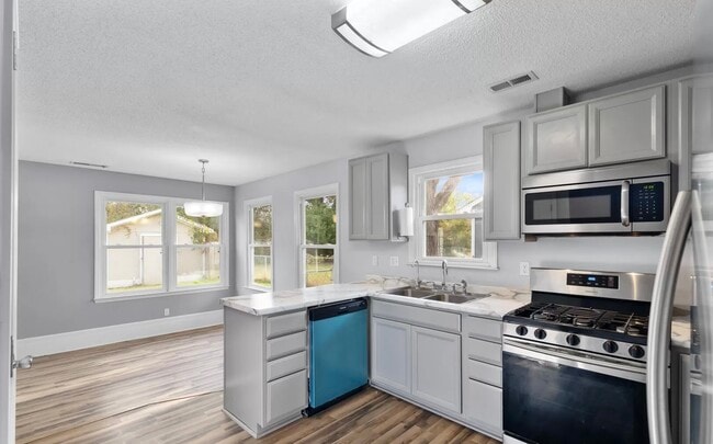 Building Photo - 2456 Saddleridge Dr