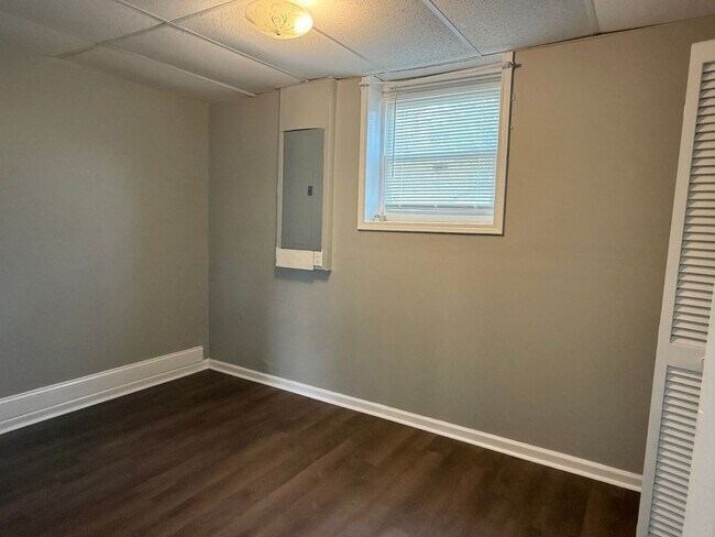 Building Photo - 8 Vine Ln