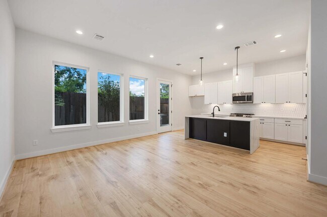 Building Photo - 6119 Campo Vista Dr