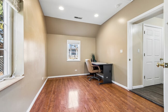 Building Photo - 23 W Algonquin Rd