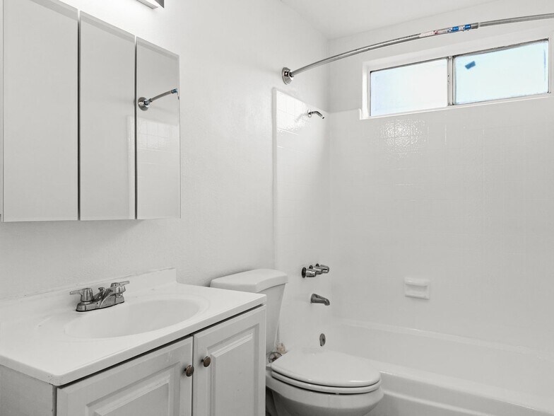 Building Photo - 4533 Pickford St