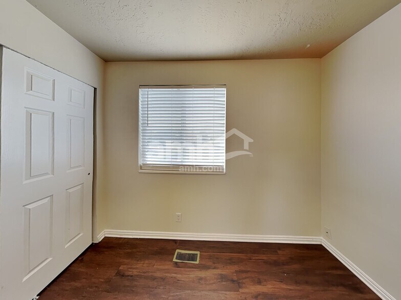 Building Photo - 5404 W Sunfalls Ct