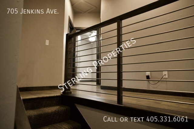 Building Photo - 705 S Jenkins Ave