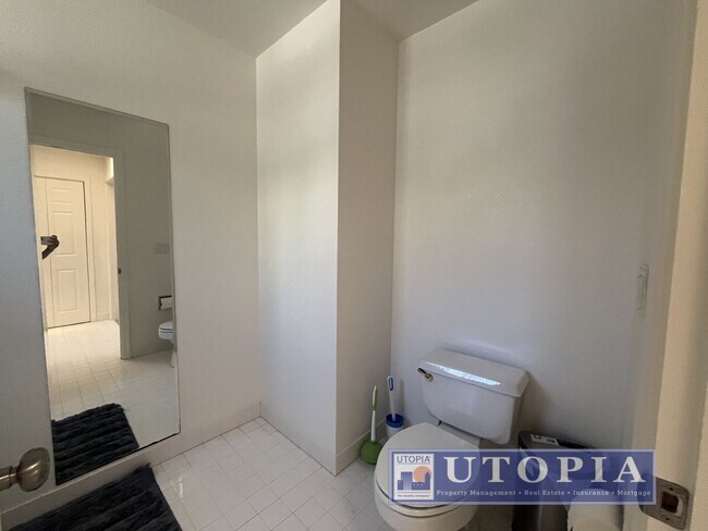Building Photo - Quiet Beautiful 3 Bed, 2.5 Bath Property Near UCSC