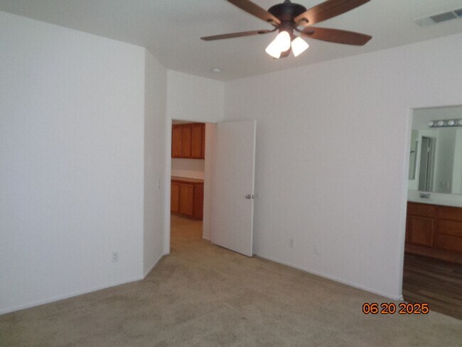 Building Photo - Spacious One Story in West Palmdale with 1...