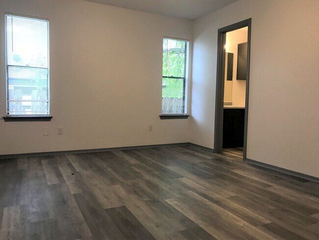 Building Photo - 3/2 in COPPERFIELD