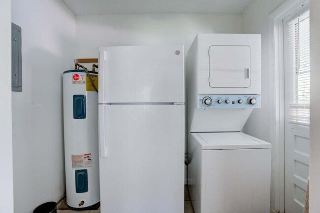 Building Photo - 700 N Hepburn Ave