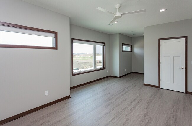Building Photo - 1007 NW Shriver Blvd