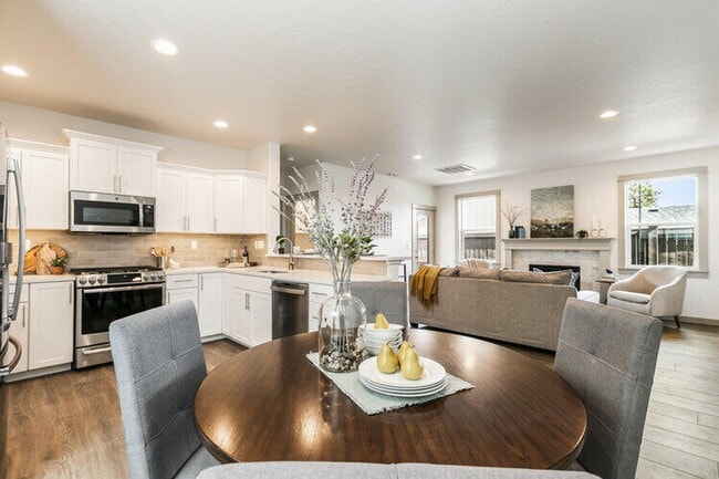 Building Photo - Beautiful 3-Bedroom, 2-Bath Home in La Pin...