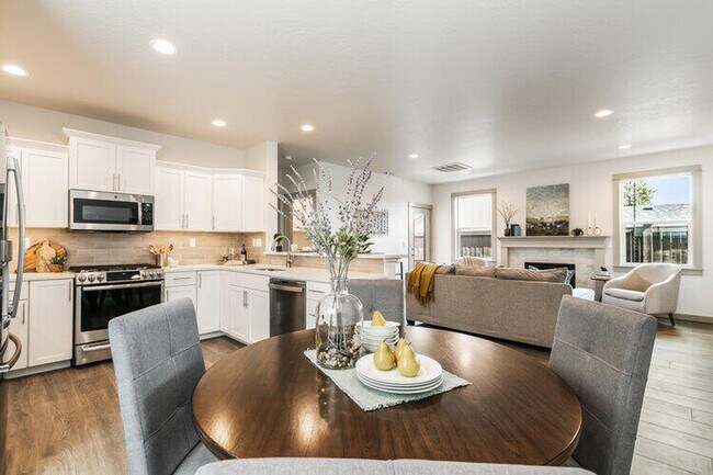 Building Photo - Beautiful 3-Bedroom, 2-Bath Home in La Pine, OR