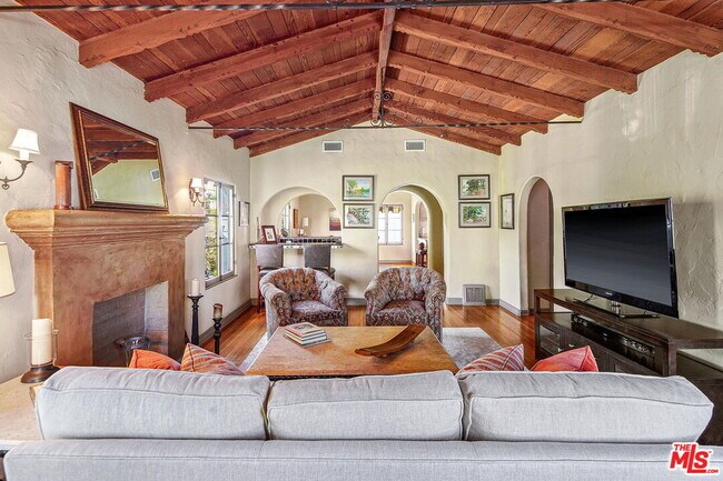 Building Photo - 855 N La Jolla Ave