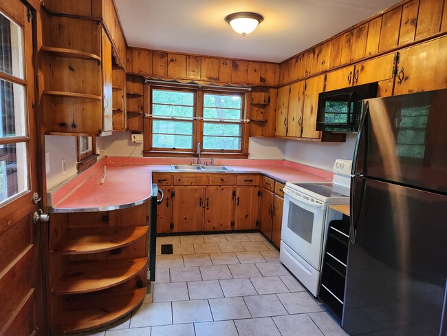 Charming 1950s Kitchen - 2826 Willocks Ave