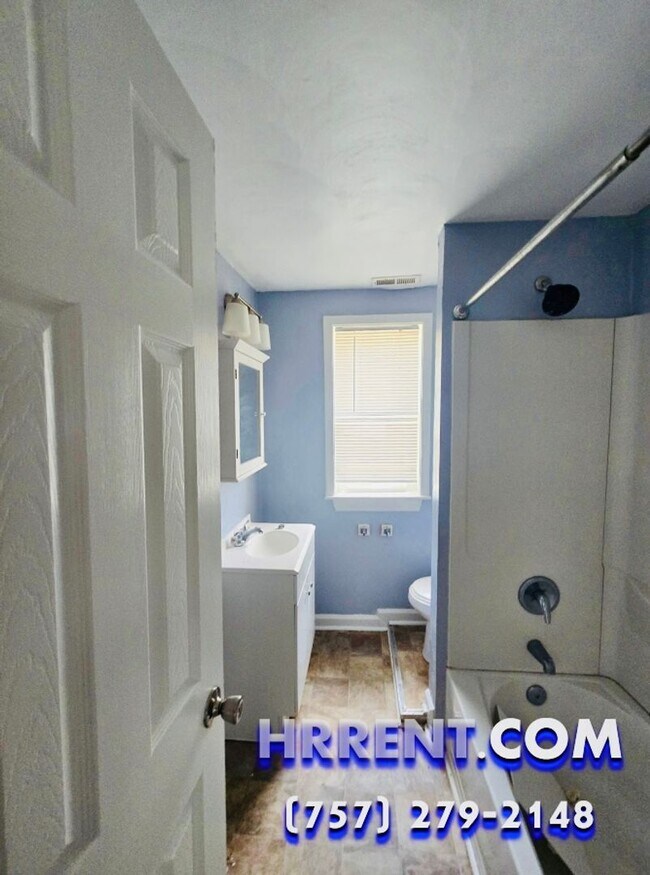 Building Photo - Cozy 3 Bedroom 1.5 Bath Two-Story Home located in the Fairmount Park in Norfolk!