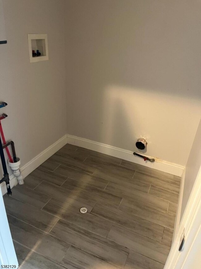 Building Photo - 253 Pine St