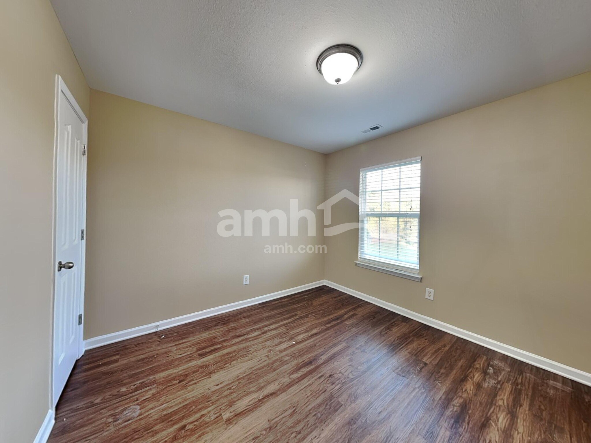 Building Photo - 2524 Ingleside Dr