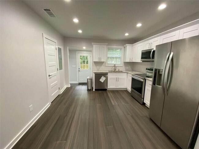 Building Photo - 1127 Dobbs Dr SE