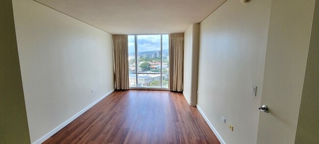 Building Photo - MOANA PACIFIC 2 BEDROOM! NEW WOOD FLOORS!