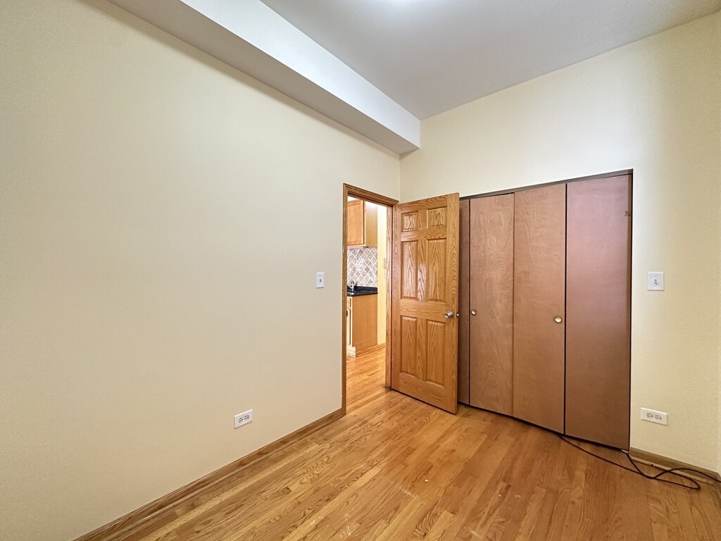 Building Photo - 2136 W Chicago Ave