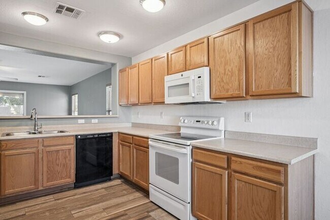 Building Photo - Very nice 3 bedroom 2 bath home