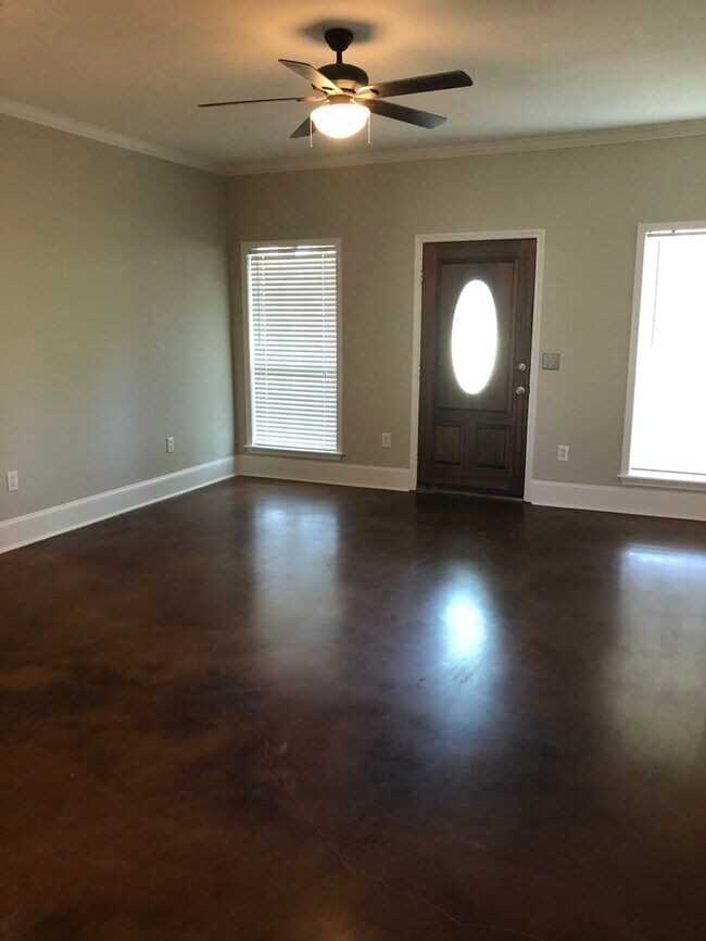 Building Photo - Beautiful Home for Lease!