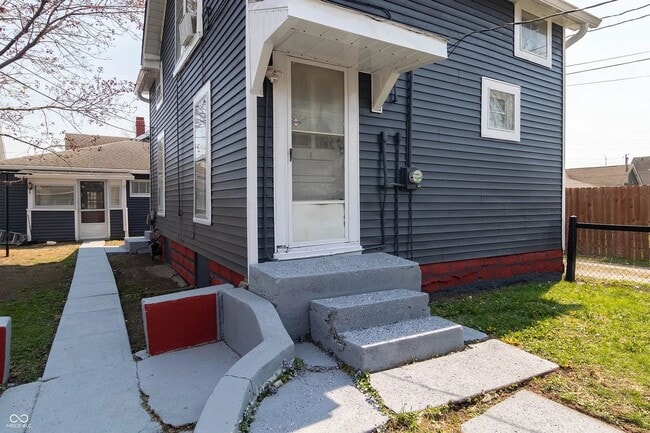 Building Photo - 856 River Ave