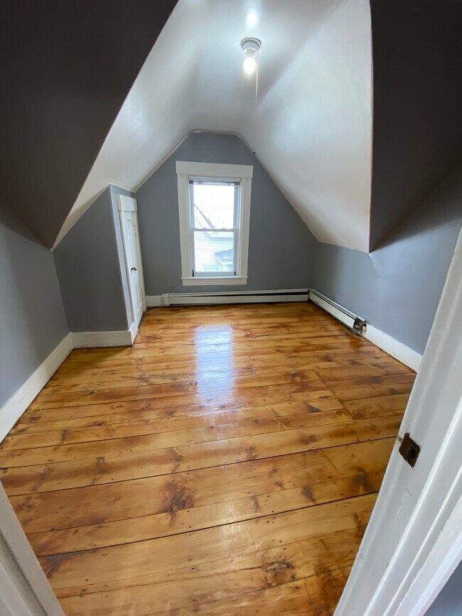 Building Photo - 21 Elm St