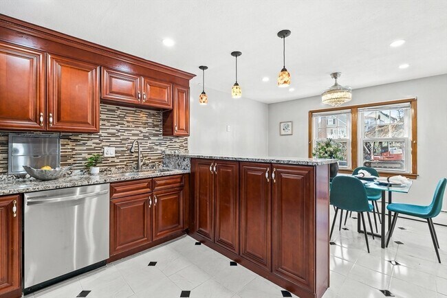 Building Photo - 35 Fells Ave Terrace