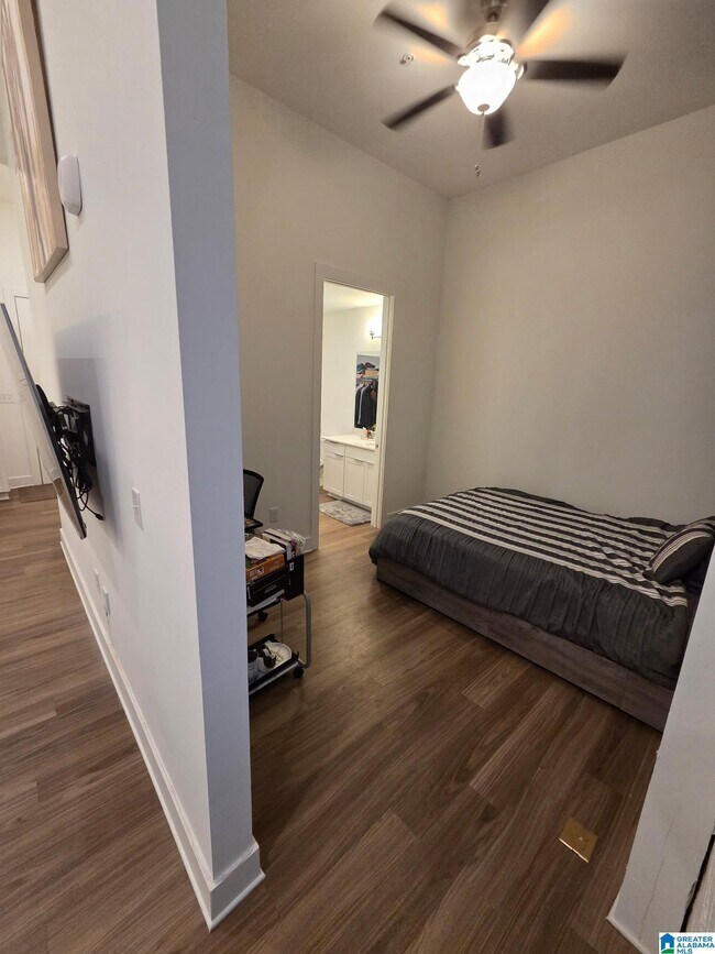 Building Photo - 1329 4th Ave S