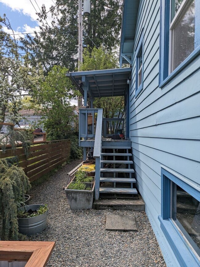 Building Photo - 517 N 97th St
