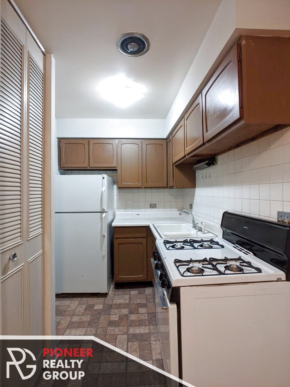 Building Photo - 502 W Briar Pl