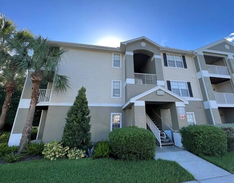 Building Photo - 4220 Summer Landing Dr