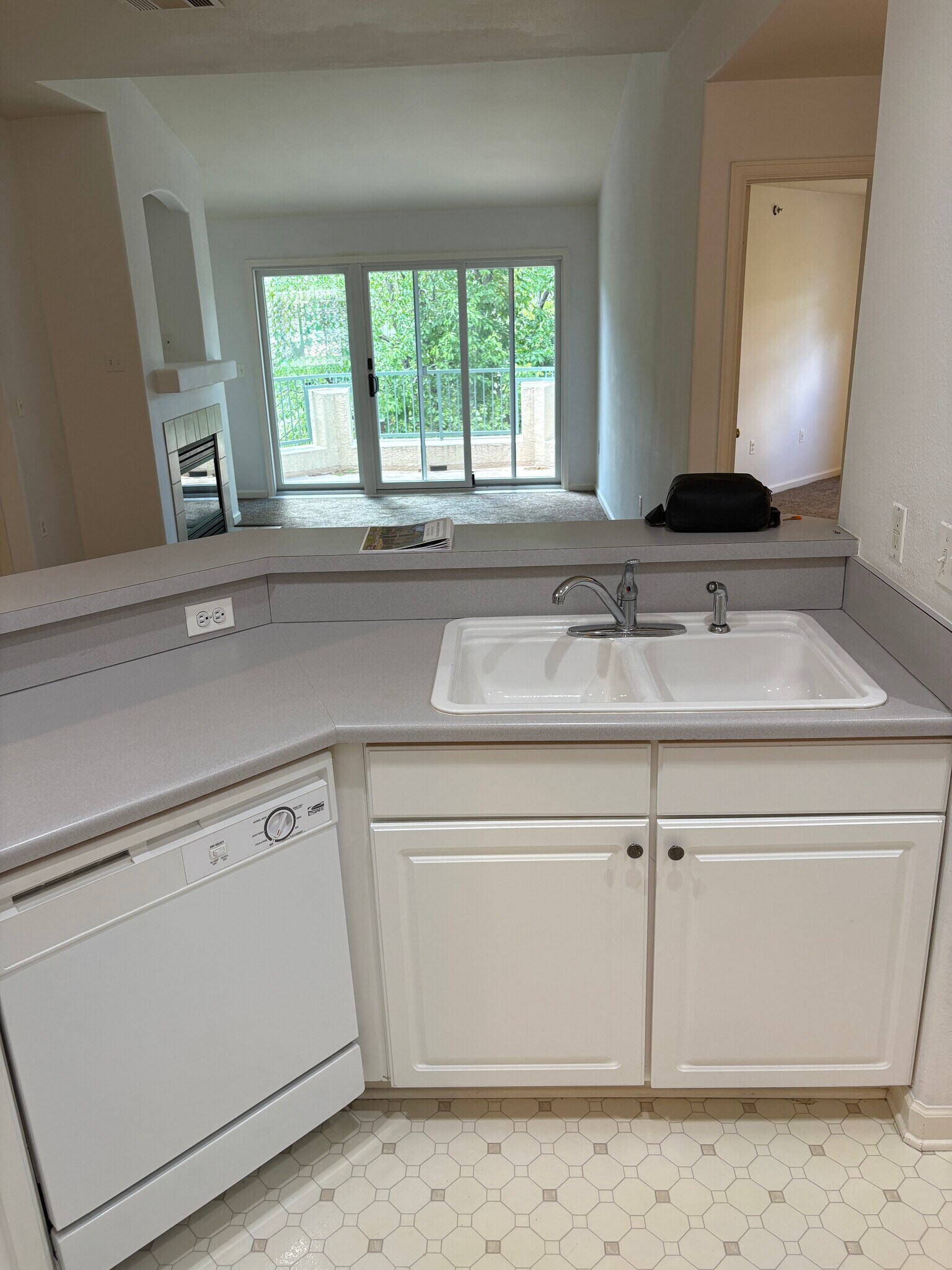 Building Photo - 550 Mohawk Dr