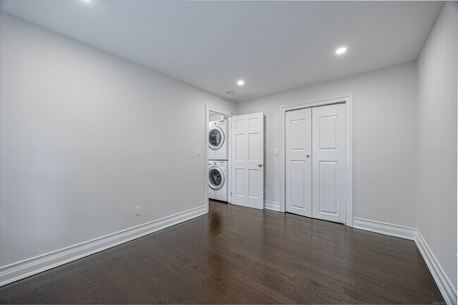 Building Photo - 516 Vincelette St