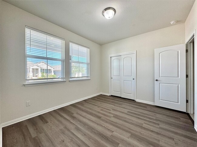 Building Photo - 320 La Escalera Dr