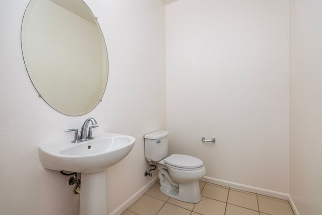 Building Photo - Modern 4BR Townhome w/ Solar, Tesla Powerwalls & 2-Car Garage