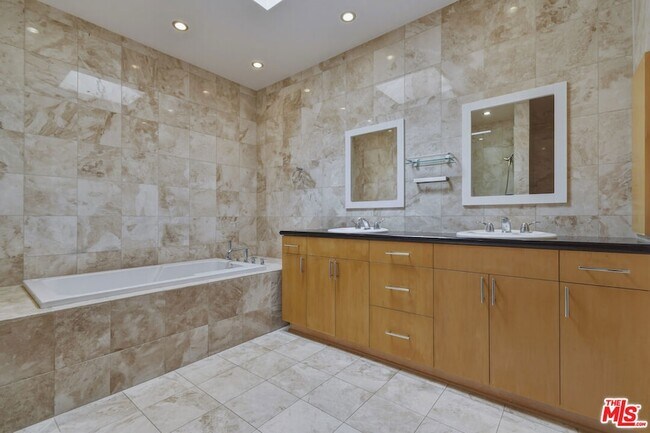 Building Photo - 4443 Ventura Canyon Ave