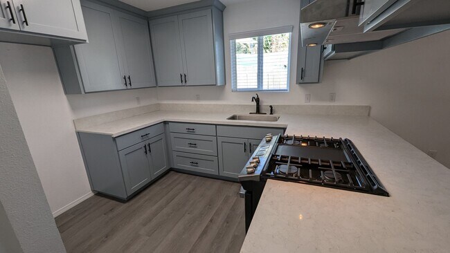 Building Photo - Remodeled 3 Bedroom 2 Bath Home