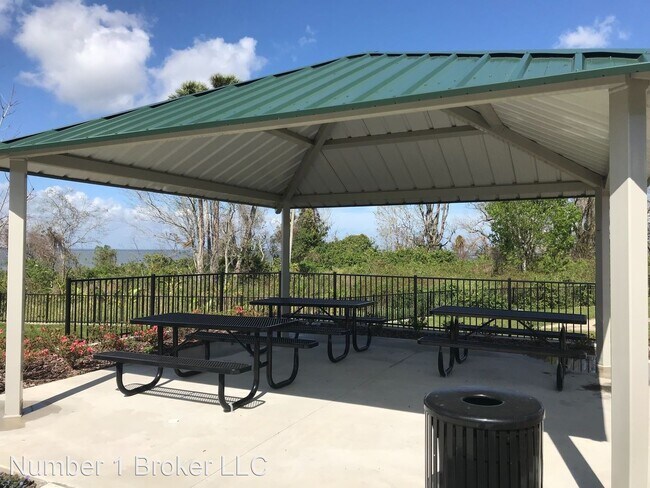 Building Photo - 6 br, 4 bath House - 752 Caterpillar Run