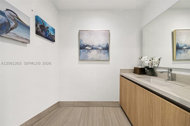 Building Photo - 2411 Laguna Cir
