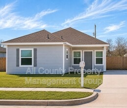 Building Photo - 1244 E Harvey Ave
