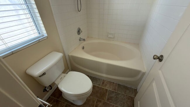 Building Photo - Spacious two-story home with functional layout and strong natural light in a well-maintained Ocea...
