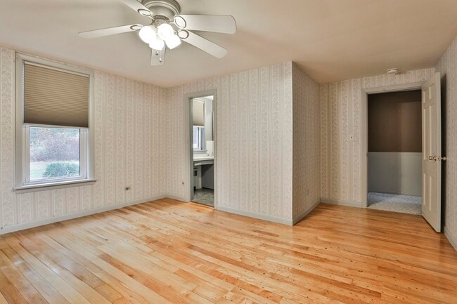 Building Photo - 334 S River Rd