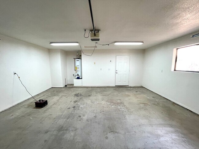 Building Photo - Cute 3 Bedroom Home in Center of Kingman- Available Now!