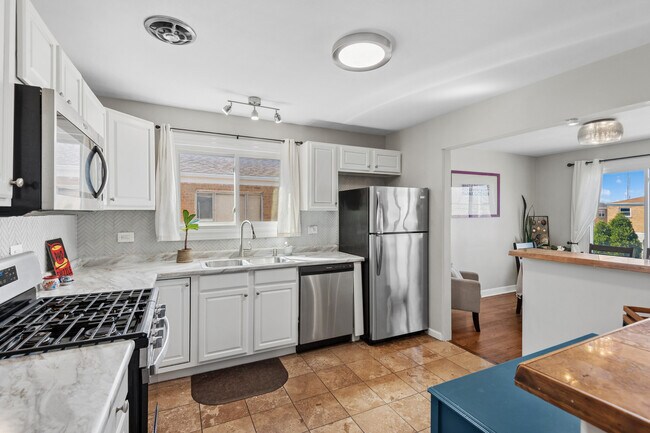 Building Photo - 5021 Church St