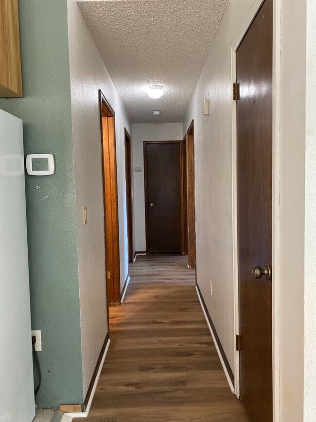 Building Photo - STUDENTS WELCOME! 4 Bed 3 Bath Home in West Ft Collins w/ Garage and Fenced Yard - Lawn Care Incl...