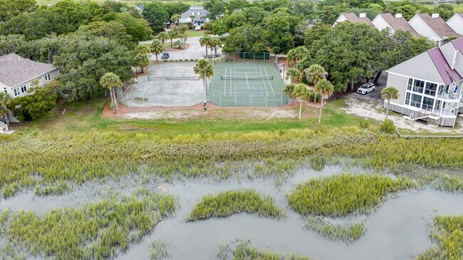Building Photo - Coastal Living in the Heart of Folly Beach